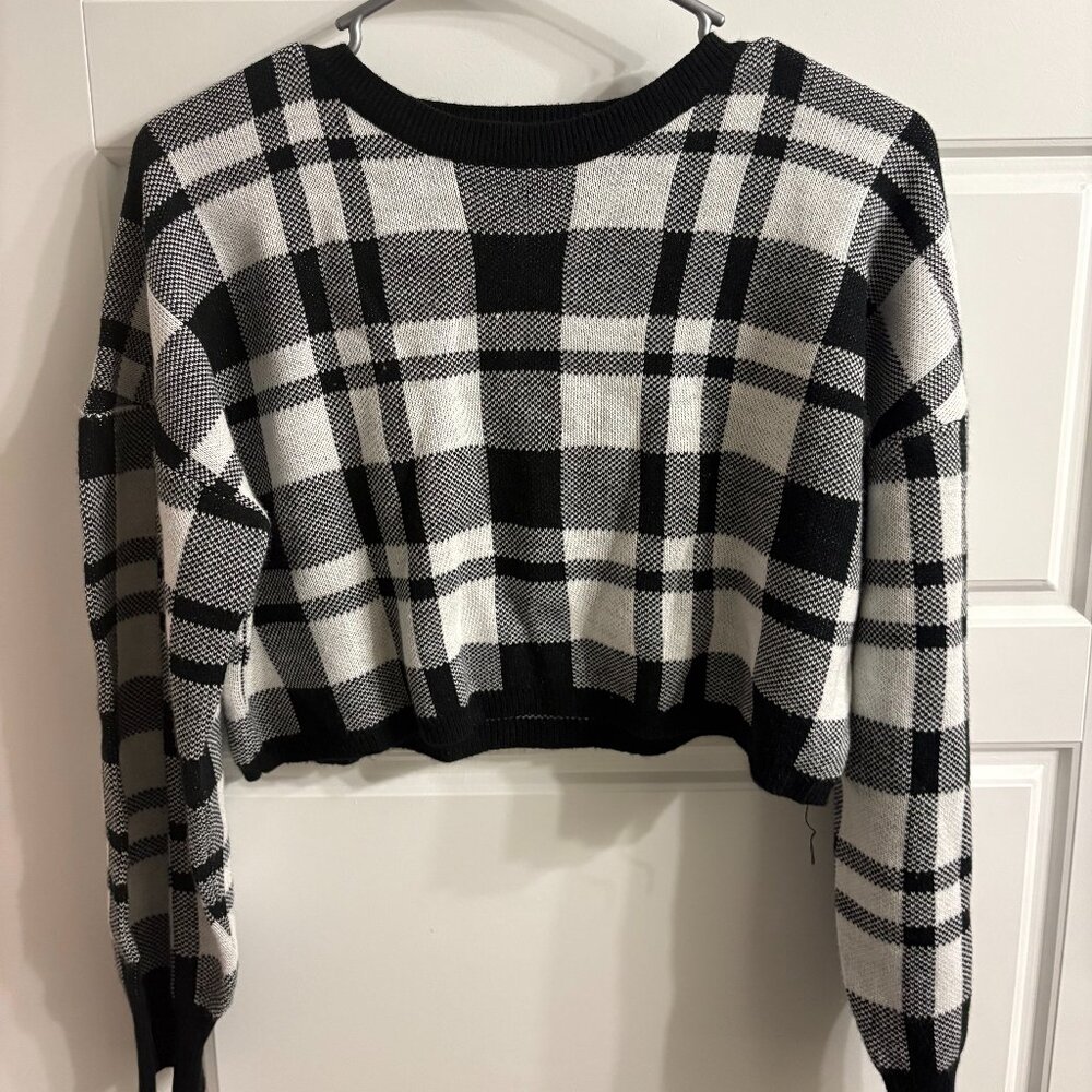 GLAMAKER Women’s Small Cropped Black & White Plaid Sweater